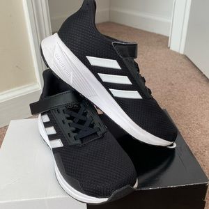 Kids Black/White Adidas Duramo Running Sneaker size 2 Slip on Laces/Velcro